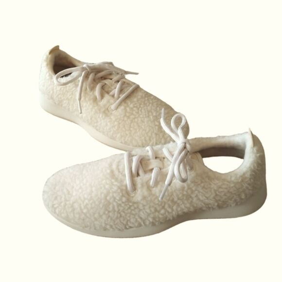 Like New Limited Edition Allbirds Wool Runners Fluff Sneakers - Picture 3 of 13